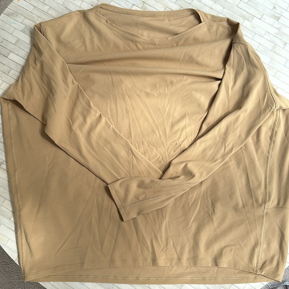 Lululemon Back in Action Top - Picture 2 of 5